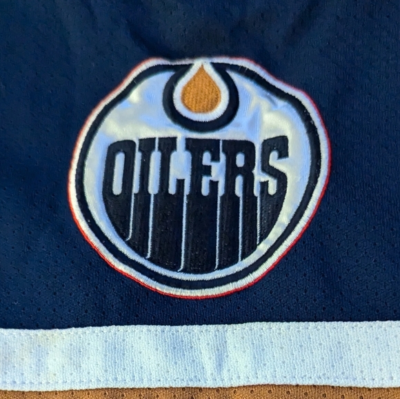 NHL Oilers hockey jersey Size 2T, excellent condition - Picture 12 of 12